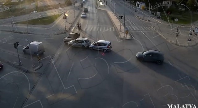 Malatyada trafik kazaları kameraya yansıdı