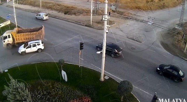 Malatyada trafik kazaları kameraya yansıdı
