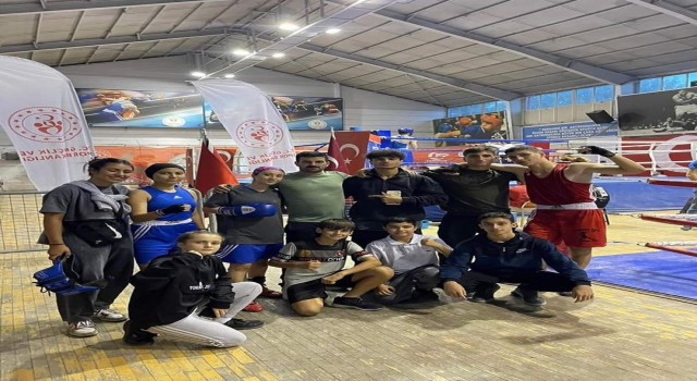 Manavgatlı sporcular boks kupasından madalyalarla döndü