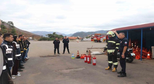 Marmariste itfaiyeden polise yangın eğitimi