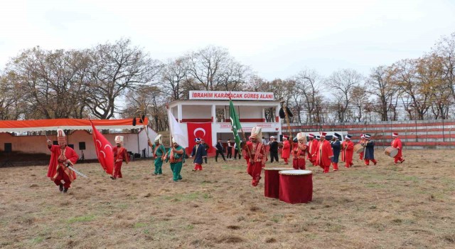 Mehterli ve güreşli sünnet şöleni