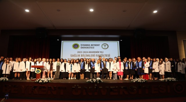 Mesleğe ilk adımı attılar, beyaz önlükleri giydiler