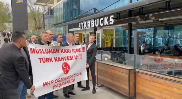 MHPliler Starbuckstaki gençleri Türk kahvesi içmeye davet etti