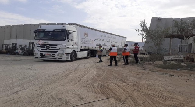 Mısırdan Gazzeye giren yardım tırı sayısı bin 135e ulaştı