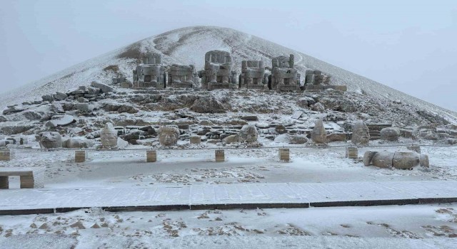 Nemruta mevsimin ilk karı yağdı