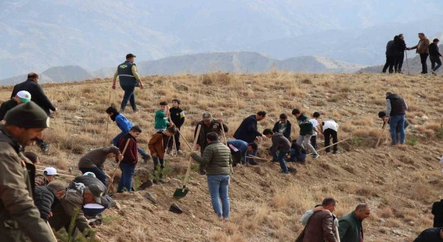 Erzurum Oltu'da fidan dikimi etkinliği