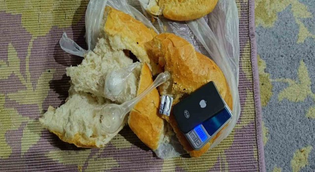 Osmaniye'de ekmek arasından uyuşturucu çıktı