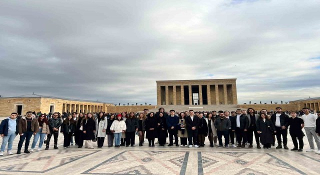 Pamukkale Üniversite öğrencileri Anıtkabir ve TBMMyi ziyaret etti
