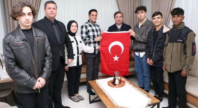 Protokolden liseli öğrencilerle gazi ziyareti