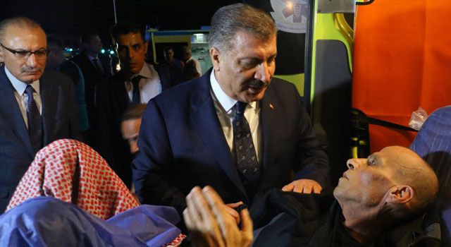 Sağlık Bakanı Koca, Gazzeli kanser hastalarını Mısır'da karşıladı