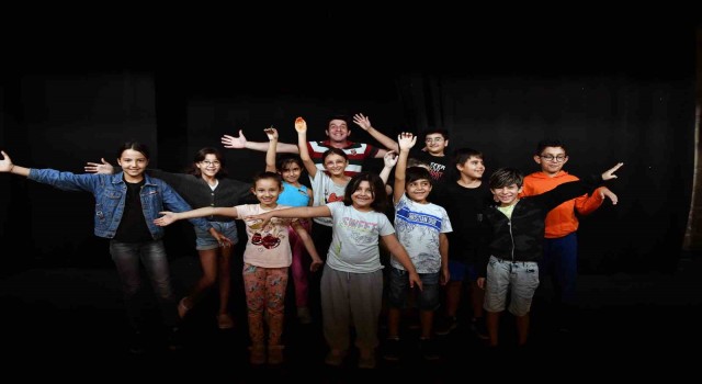 Şehir Tiyatrosu, 21 eğitmenle kapılarını yeni yeteneklere açtı