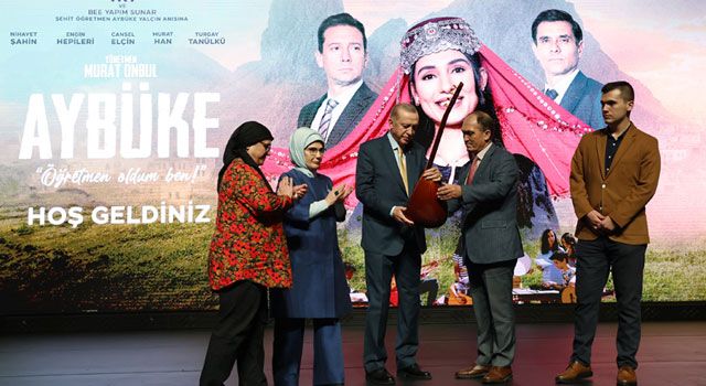 Şehit Öğretmenin Bağlaması, Erdoğan’a Hediye Edildi