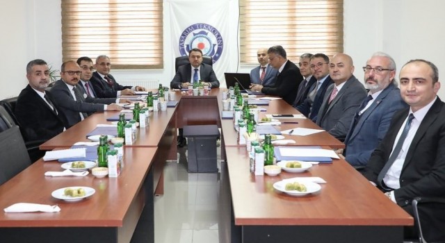 Şehrin yöneticileri Kütahya Teknokentte bir araya geldi