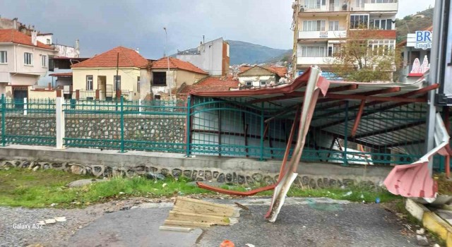 Sökede sağanak yağış ve kuvvetli rüzgar etkili oldu
