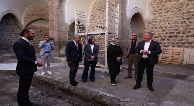 Tarihine sahip çıkan Melikgazi, Köşk Medreseyi gün yüzüne çıkarıyor