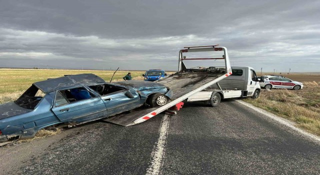 Tarlaya giren otomobilde 3 ü çocuk 6 kişi yaralandı