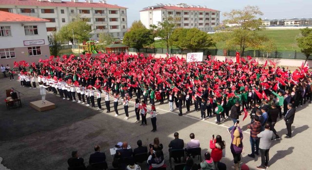 Türkiyenin en kalabalık öğrenci korosundan oratoryo gösterisi