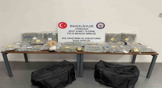 Uygulama sırasında şüphe üzerine durdurulan bir araçta 132 gram uyuşturucu madde çıktı