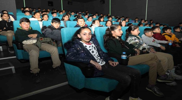 Van Büyükşehir Belediyesi öğrenciler için ücretsiz sinema projesi başlattı
