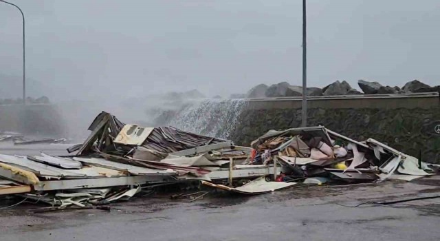 Yalova Esenköy Balıkçı Barınağı fırtınada yerle bir oldu