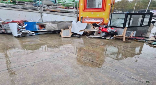 Yalovada fırtına lunaparkta ağır hasar oluşturdu