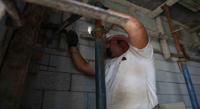 Yevmiyelerin bin 500 lirayı bulduğu enkaz kentte iş var, işçi yok
