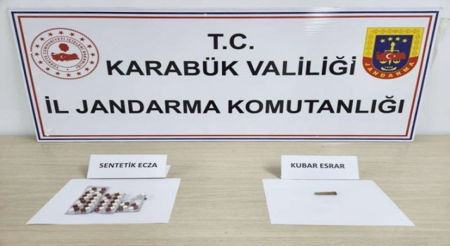 Yol kontrolünde uyuşturucuyla yakalandılar