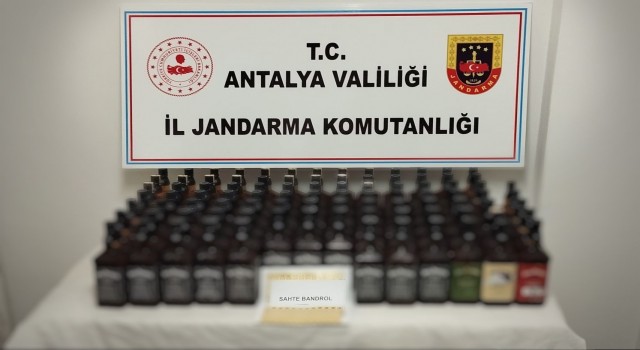 Yolcu otobüsünde 93 litrelik kaçak/sahte alkollü içki ele geçirildi