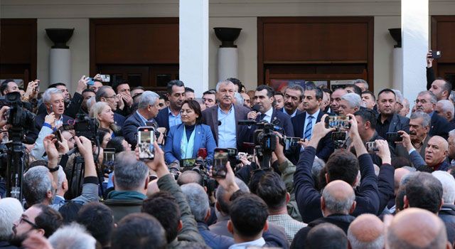 10 bini aşkın Adanalı, Zeydan Karalar’a destek için toplandı