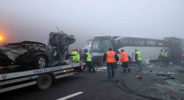 10 kişinin öldüğü kazada yaralananların arasında otobüs dalmış