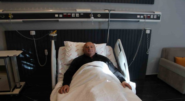 ABDdeki bir göz bankasından getirilen kornea, Gürcü hastaya Trabzonda nakledildi