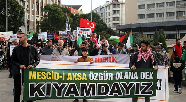 Adana’da şehitler ve Filistin için yürüyüş düzenlendi