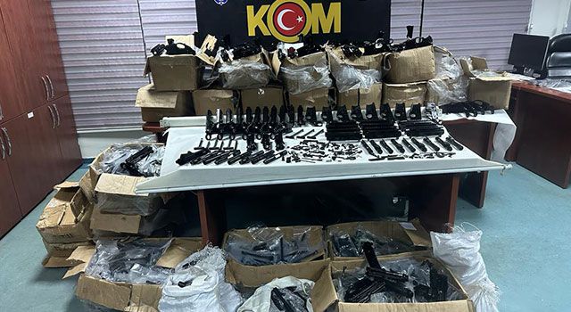 Adana’da tırda silah parçaları ele geçirildi