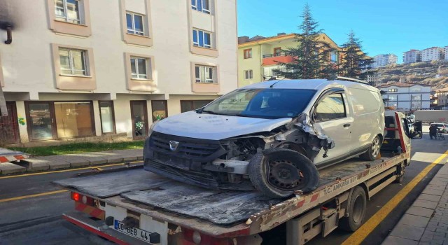 Ankarada asfalt silindiri yokuşta kayarak 7 araca çarptı