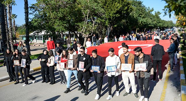 Antalya’da ”Şehitleri Anma ve Teröre Lanet Yürüyüşü” düzenlendi