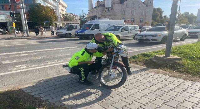 Antalyada sürücüsünün kaçtığı plakasız motosiklete 7 bin TL ceza