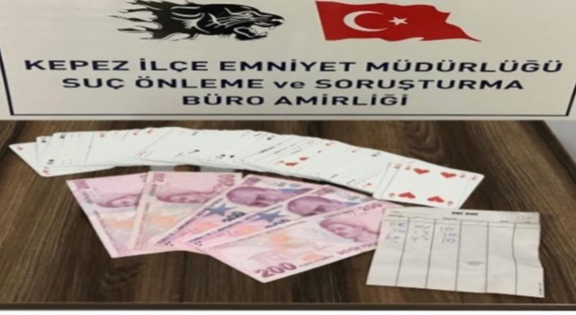 Antalyada yılbaşı öncesi 88 litre kaçak alkol ele geçirildi