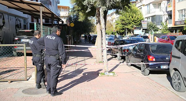 Antalya’da yürürken düşerek başını park halindeki otomobile çarpan kişi öldü