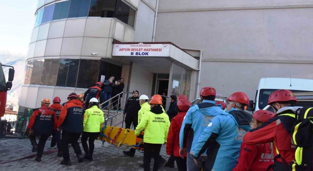 Artvin Devlet Hastanesinde gerçeği aratmayan yangın tatbikatı