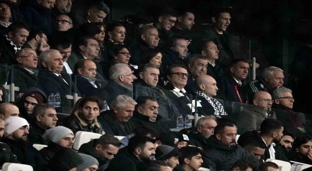 Bakan Bak, Beşiktaş - Fenerbahçe derbisini takip ediyor