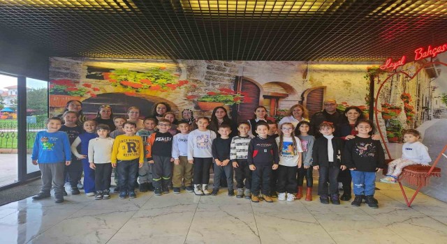 Bandırmada öğrenciler hem eğleniyorlar hem de öğreniyorlar