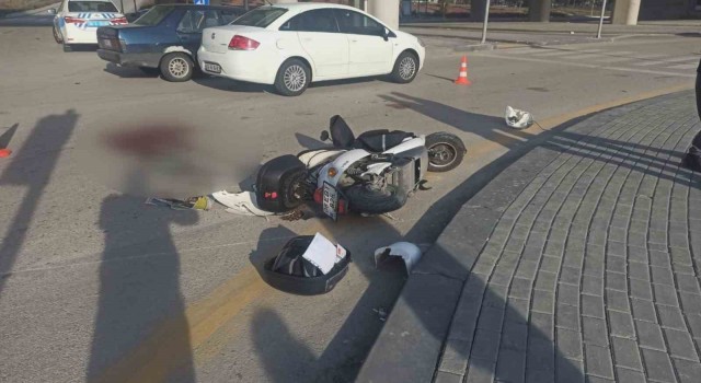 Başkentte hafif ticari araç ile çarpışan motosikletli kurye hayatını kaybetti