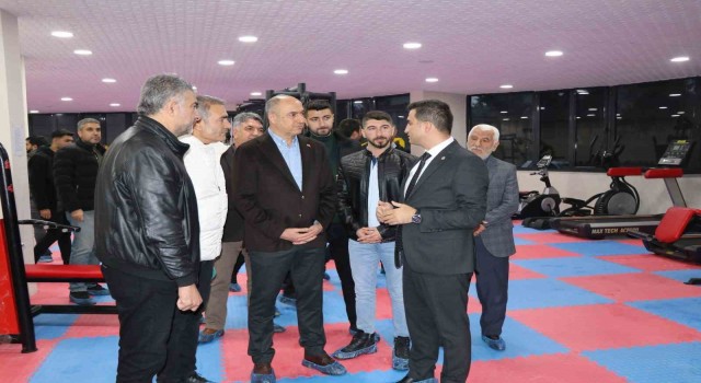 Bozovada yapımı tamamlanan spor salonu hizmette açıldı