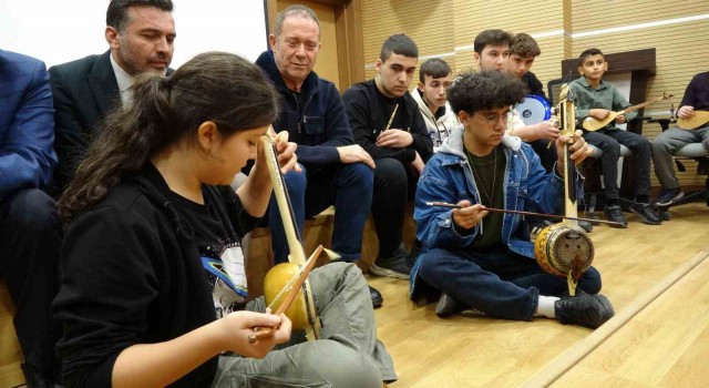 Burdurda yöresel halk müziğinin yeni nesillere aktarılması için kurs açıldı