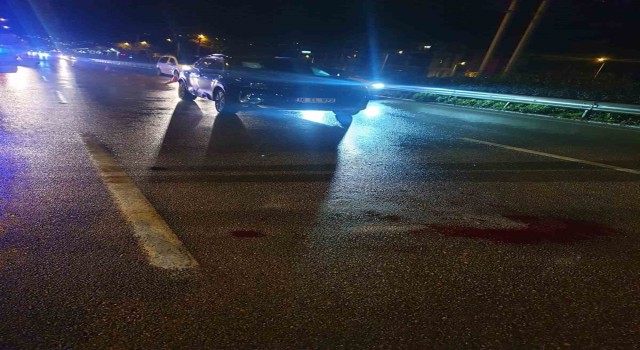 Bursada yoldan karşıya geçmek isteyen adama otomobil çarptı: 1 yaralı