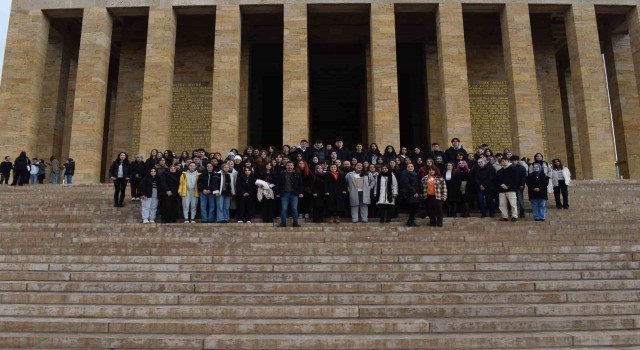 Çınar Akademi öğrencileri Anıtkabiri ziyaret etti