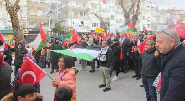Çınarcıkta Filistine destek yürüyüşü