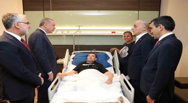 Cumhurbaşkanı Erdoğan, Türk Metal Sendikası Başkanı Kavlak ve AK Partili Özcanı hastanede ziyaret etti