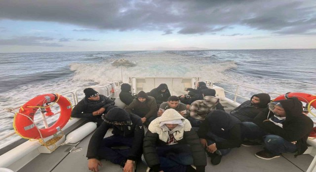 Datçada 14 düzensiz göçmen kurtarıldı