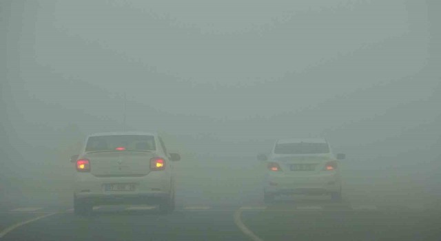 Diyarbakır sis altında kaldı, uçak seferlerinde rötarlar yaşandı